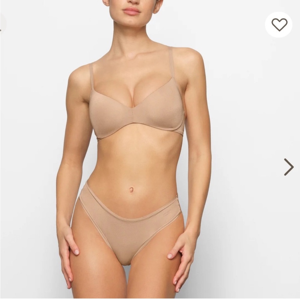 SKIMS WIRELESS FORM PUSH-PLUNGE BRA